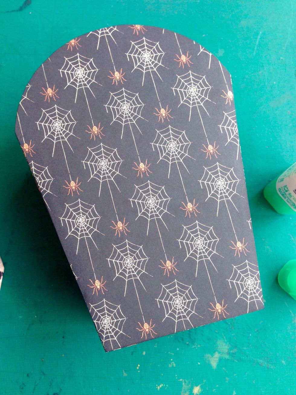 Finally, close the gift bag by gluing down the other piece of tomb cut out...