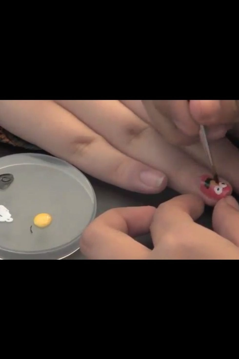 Finally make two points in the middle of the white balls and wait to dry it completely :D