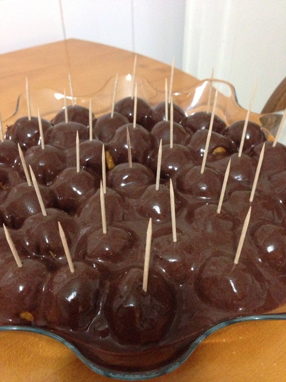 Finally,Spill the chocolate souce over the balls.\u0131 prefer buying prepared chocolate souce,but you can make it yourself :)