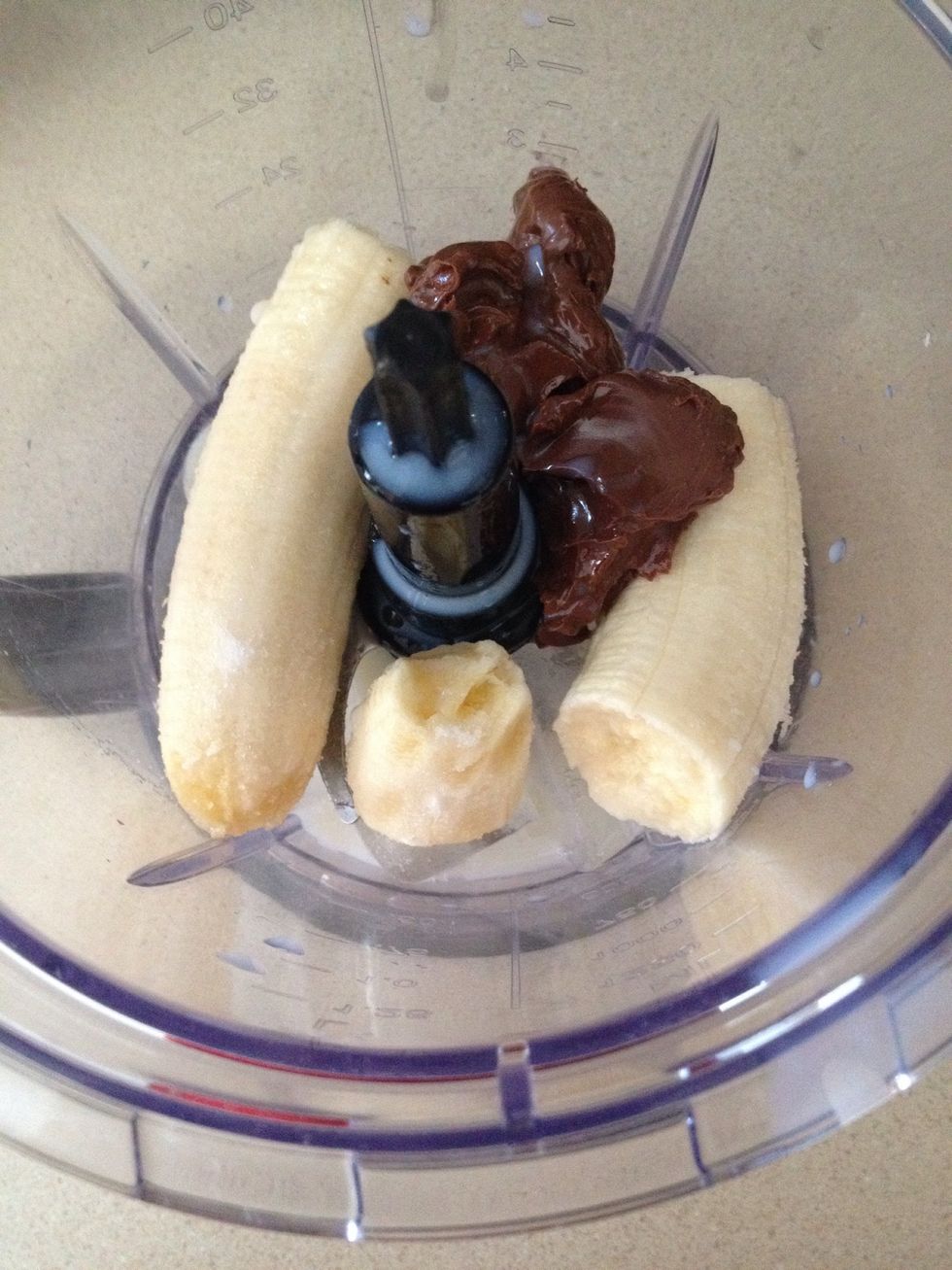 Finally, the sugar, milk and nutella! Blend until well combined