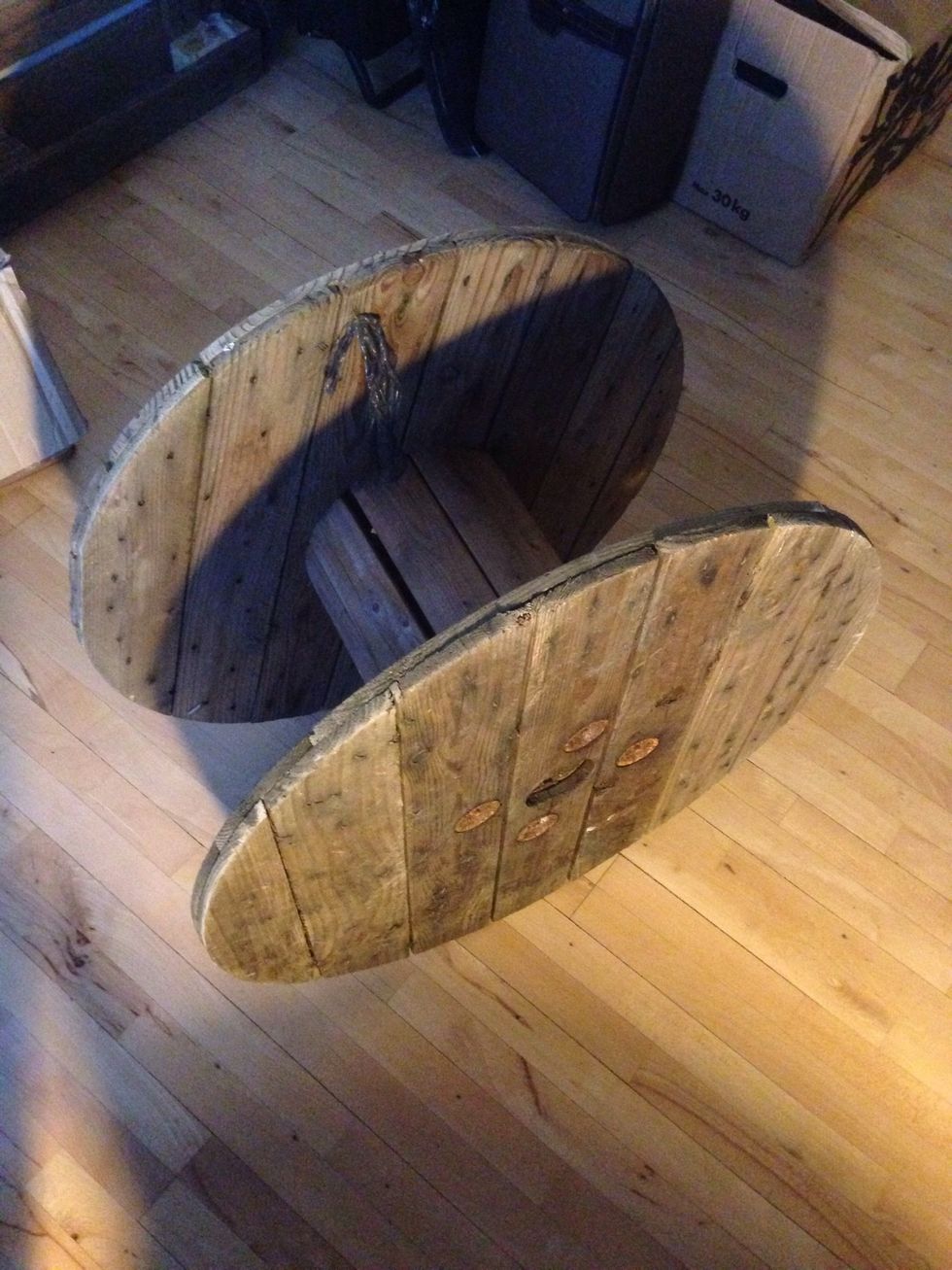 Find a cable drum with the desired height an width. I wanted min low and wide