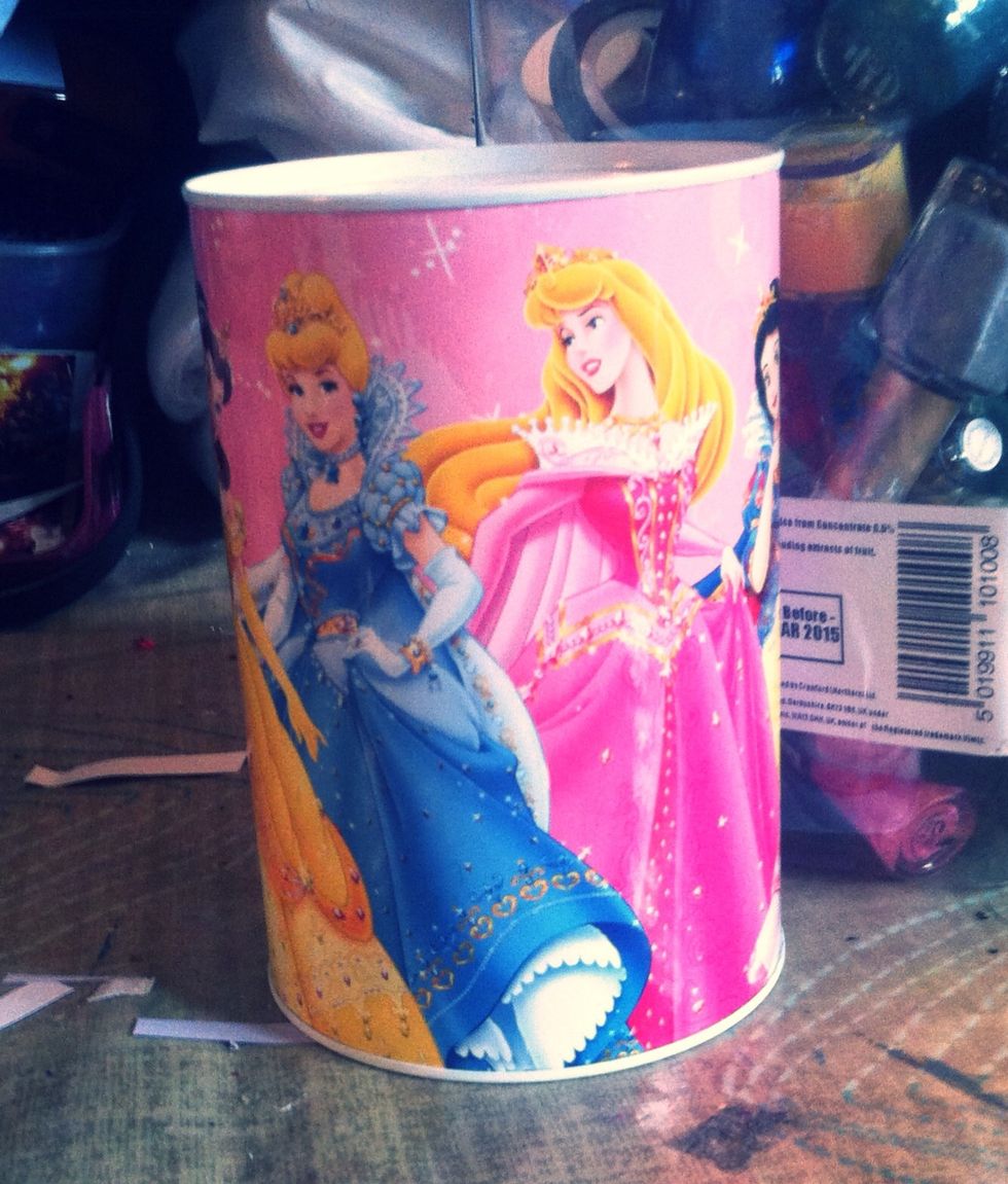 Find a money tin with a flat surface all the way around