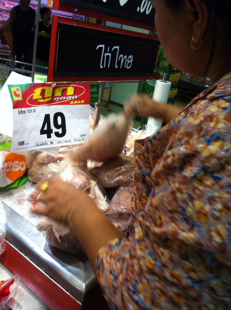 FInd the best 6 chicken breast or calf. - \u0e1e\u0e32\u0e41\u0e21\u0e48\u0e44\u0e1b\u0e40\u0e14\u0e34\u0e19\u0e40\u0e25\u0e37\u0e2d\u0e01\u0e40\u0e19\u0e37\u0e49\u0e2d\u0e44\u0e01\u0e48\u0e2a\u0e14\u0e46 \u0e41\u0e0a\u0e48\u0e19\u0e49\u0e33\u0e41\u0e02\u0e47\u0e07\u0e40\u0e22\u0e47\u0e19\u0e46 \u0e16\u0e49\u0e32\u0e08\u0e30\u0e43\u0e2b\u0e49\u0e14\u0e35\u0e01\u0e47\u0e15\u0e49\u0e2d\u0e07\u0e44\u0e21\u0e48\u0e15\u0e34\u0e14\u0e21\u0e31\u0e19\u0e19\u0e30\u0e04\u0e23\u0e31\u0e1a \u0e41\u0e21\u0e48\u0e1a\u0e2d\u0e01\u0e27\u0e48\u0e32\u0e21\u0e37\u0e49\u0e2d\u0e19\u0e35\u0e49 6 \u0e04\u0e19\u0e01\u0e47\u0e40\u0e25\u0e37\u0e2d\u0e01 \u0e2d\u0e01\u0e44\u0e01\u0e48\u0e21\u0e32 8 \u0e0a\u0e34\u0e49\u0e19\u0e44\u0e1b\u0e40\u0e25\u0e49\u0e22\u0e22