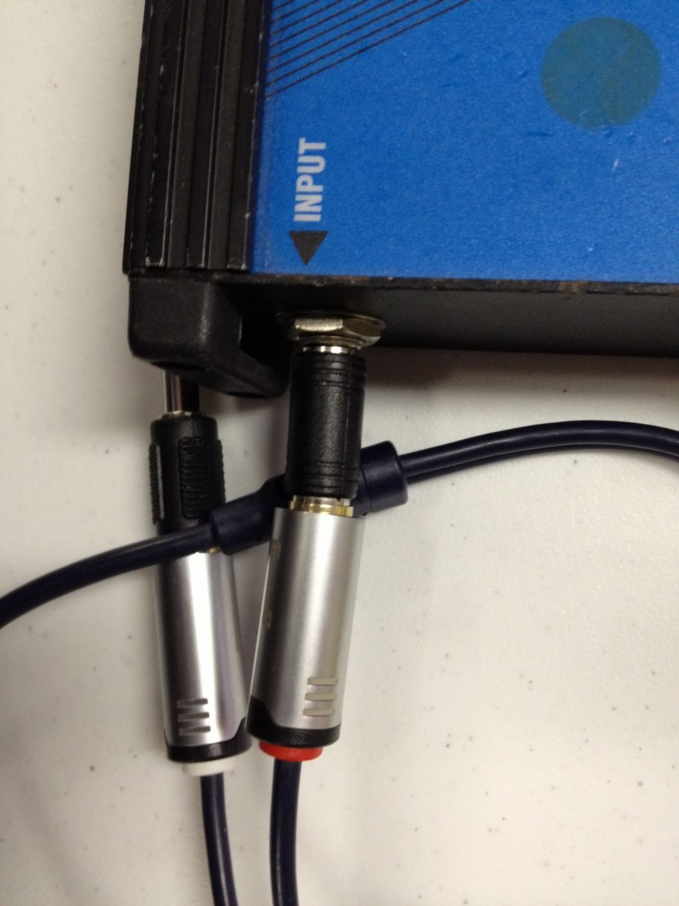Find the cable you use to plug into the iPod or computer. Plug one of the ends into the INPUT of the DI. The plug the other end into the computer or iPod.