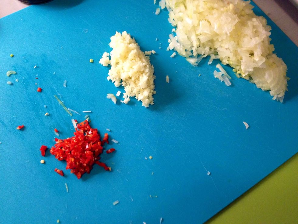 Finely chop chili, garlic and onion.