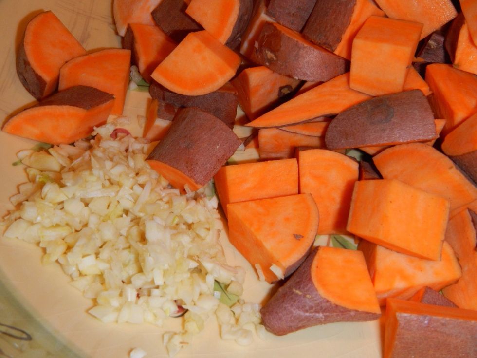 Finely chop the garlic, add to sweet potatoes and apples