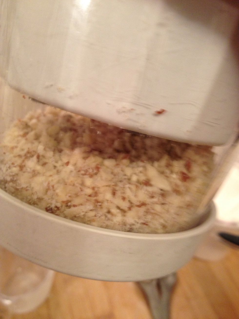 Finely chopped almonds in the meantime