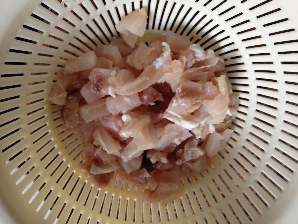 Finely sliced your tuna. You can diced or shred it