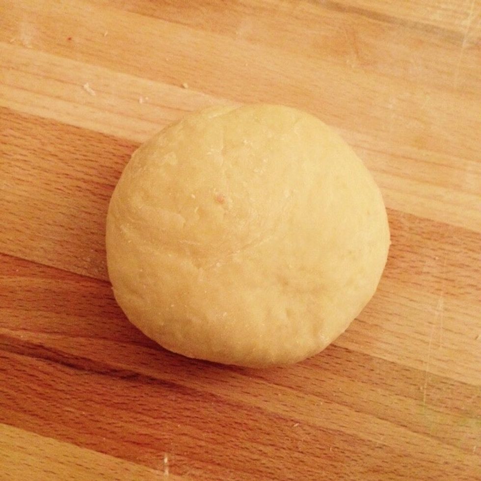 Finish kneading also the last third of dough to have the white part of the flag.