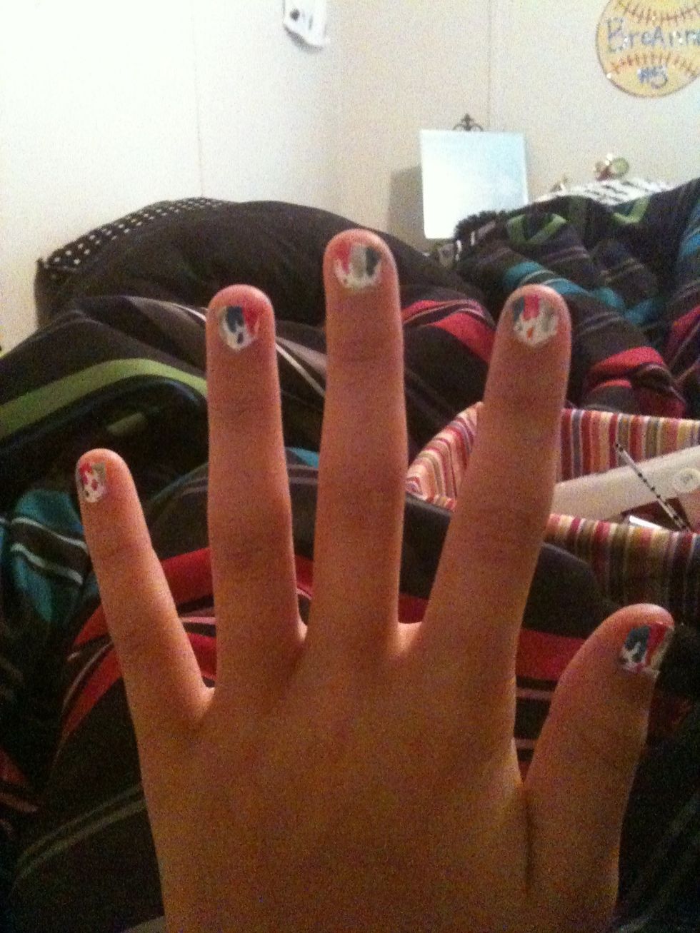 Finish on all fingers, alternating the colors!:) cute!!