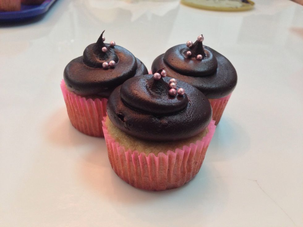 Finish with a ganache topping and decorate with sprinkles or dragees