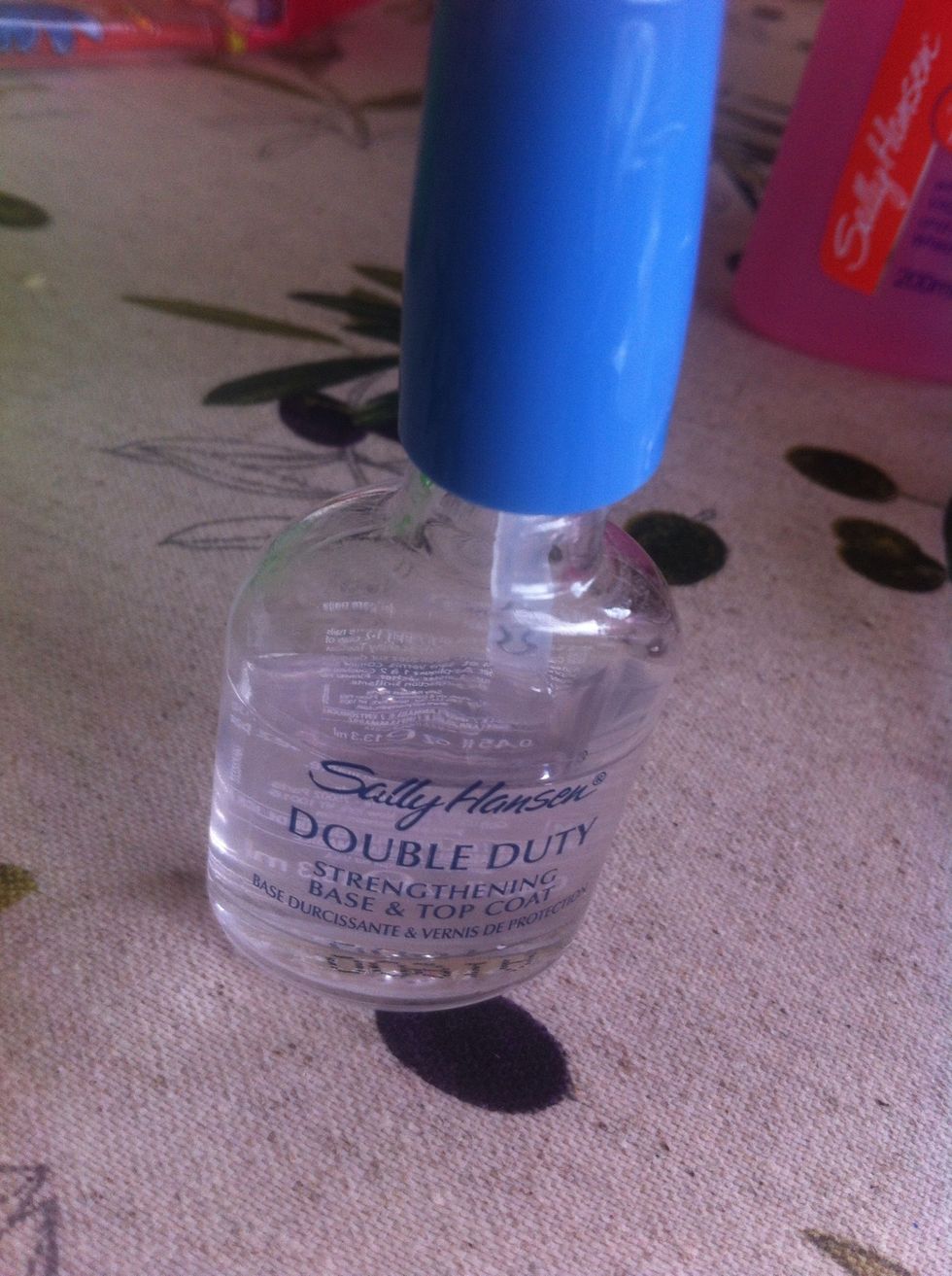 Finish with a top coat and leave to dry!