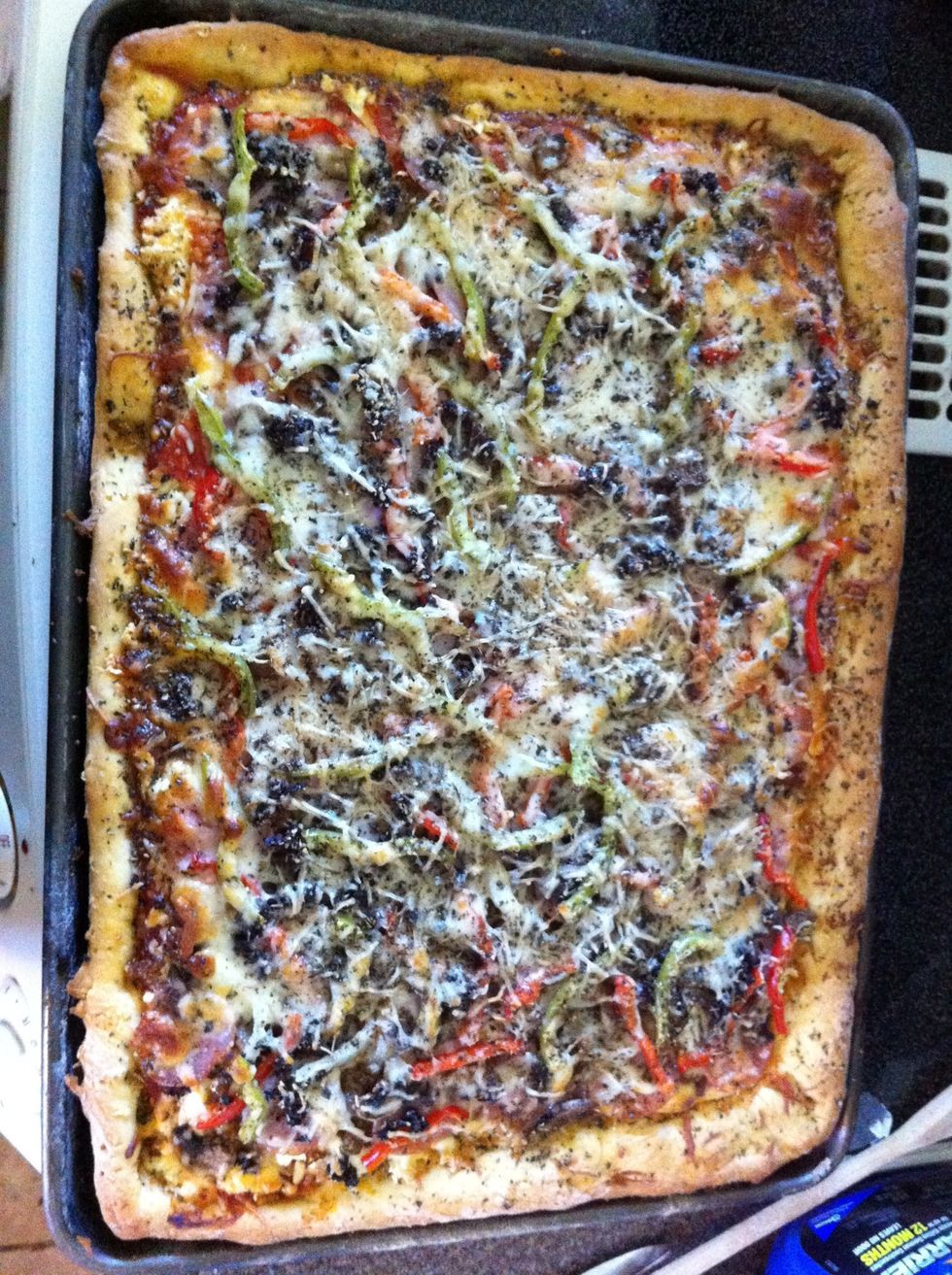 Finished and outta the oven.... Looks yummy!!! My first ever homemade pizza :)