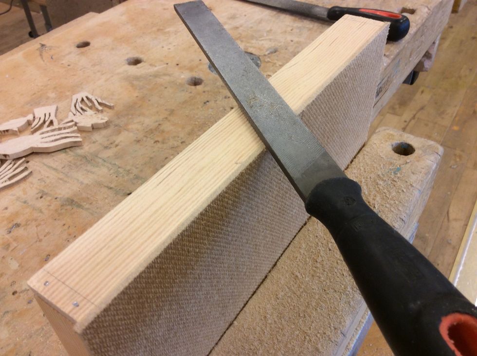 Finjustera det sista med en fil.