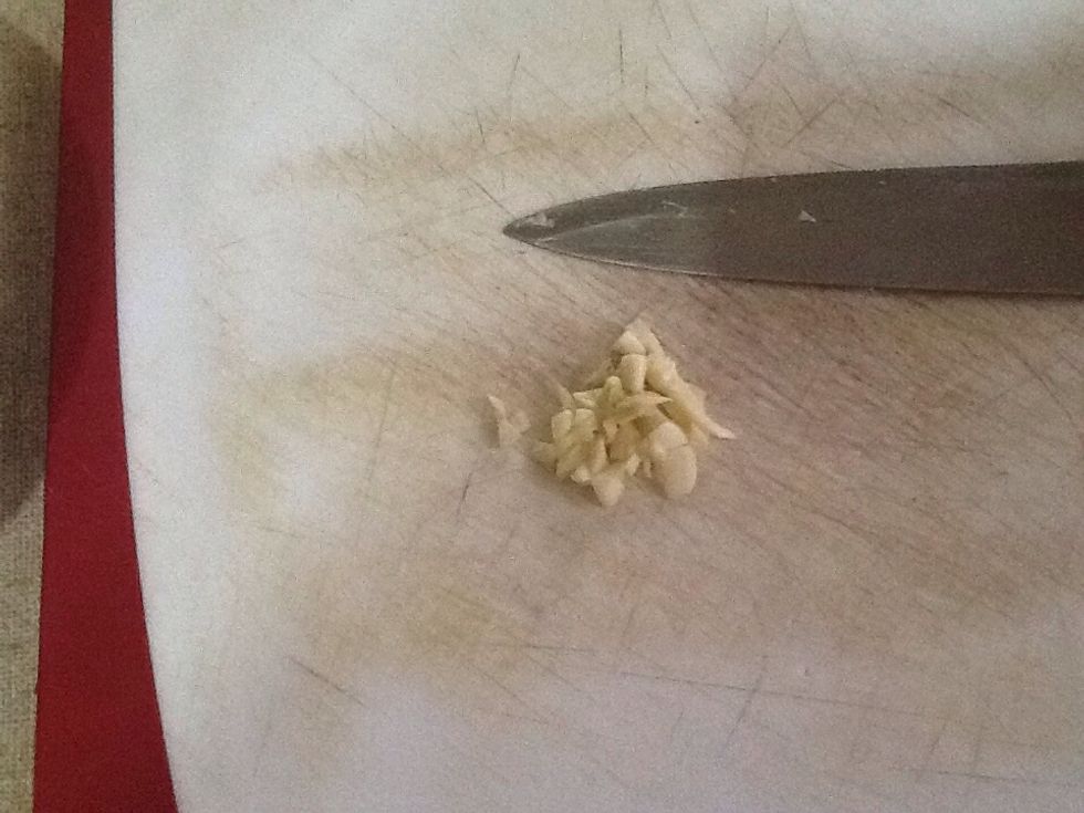 Finley chop garlic clove