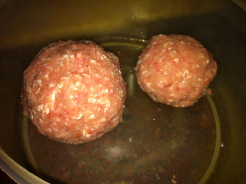 firmly squeeze water from minced beef