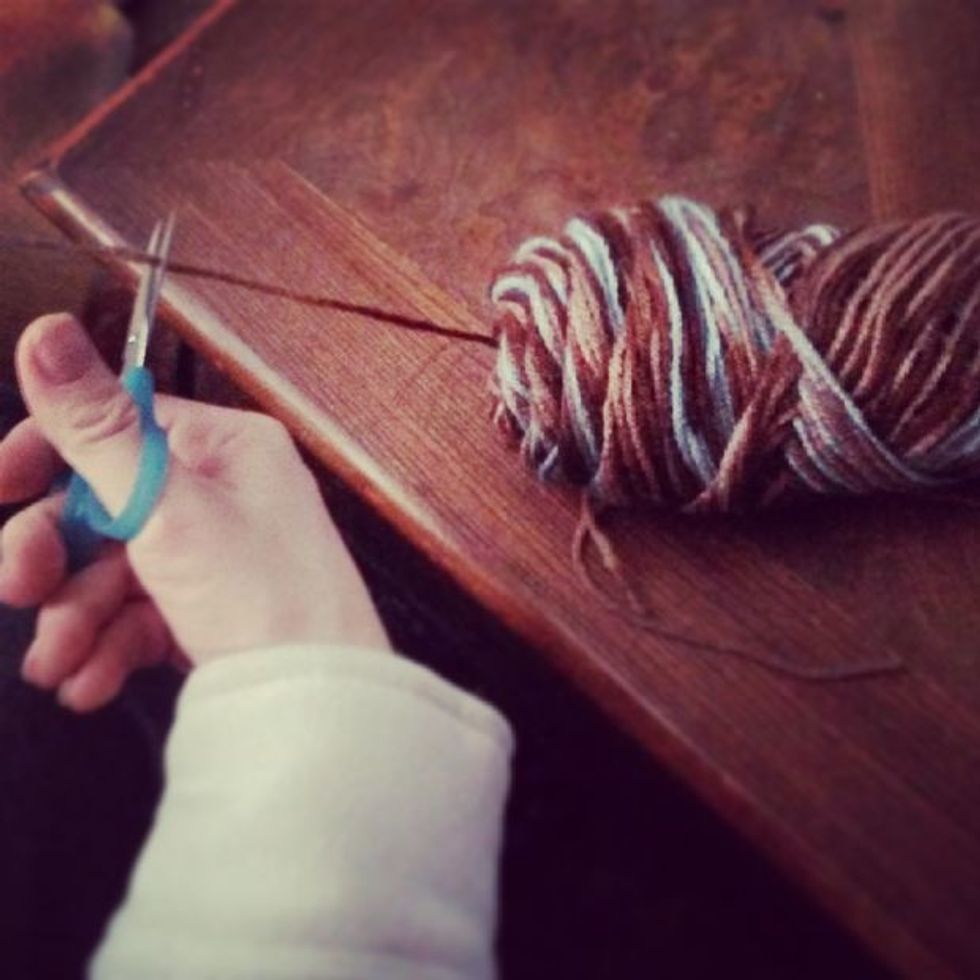 First cut of 10 cm of each colour of yarn.