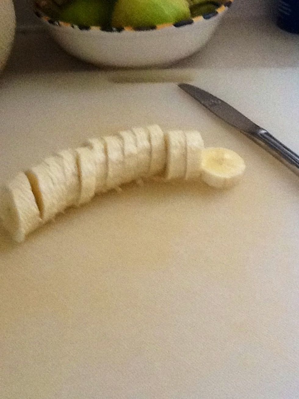 First cut up your banana in thin slices.