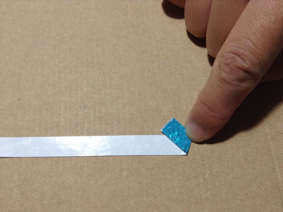 First fold one end of the paper like this.