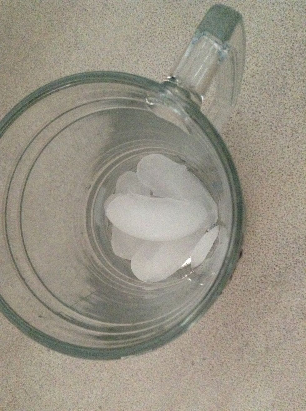 First, get a glass cup and fill it up with 4-5 pieces of ice