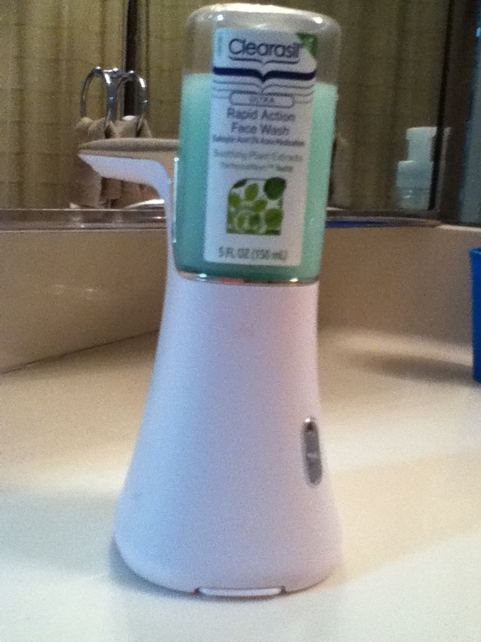First, I clean my face with Clerasil Ultra Rapid Face Wash in Soothing Plant Extracts.