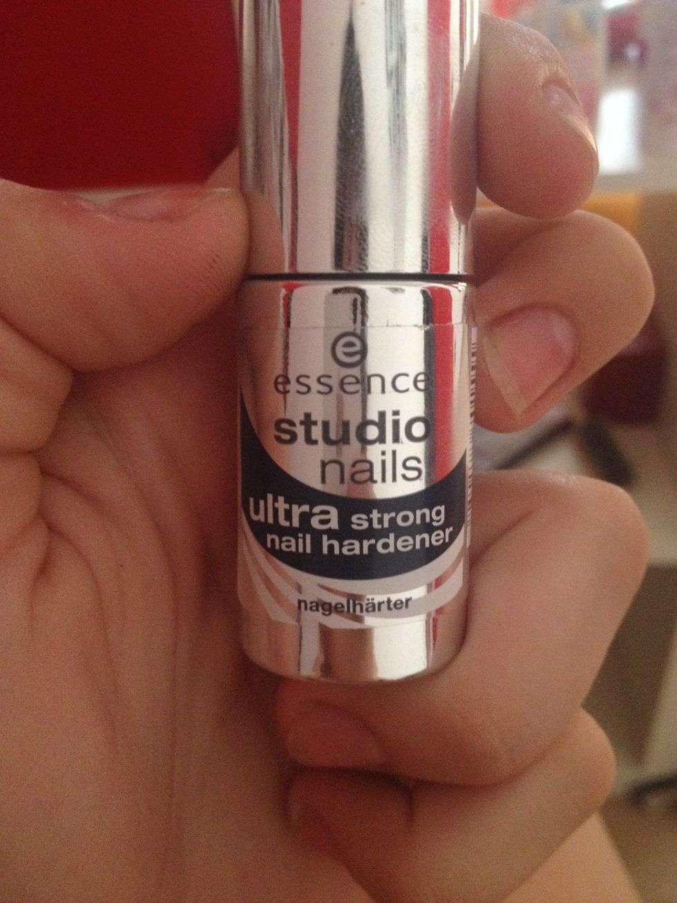 First layer will be this one, it's really useful for nails that tend to break easily, but it's optional