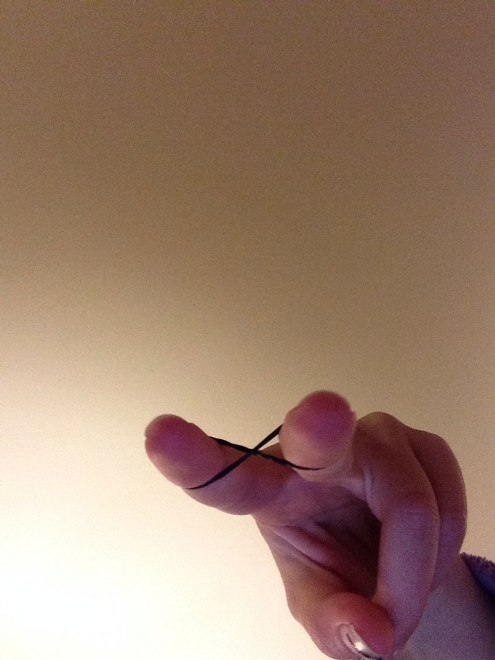 First,make a figure 8 on your fingers.