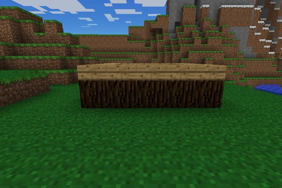 First make a square of oak wood and place wooden slabs on top of the oak wood