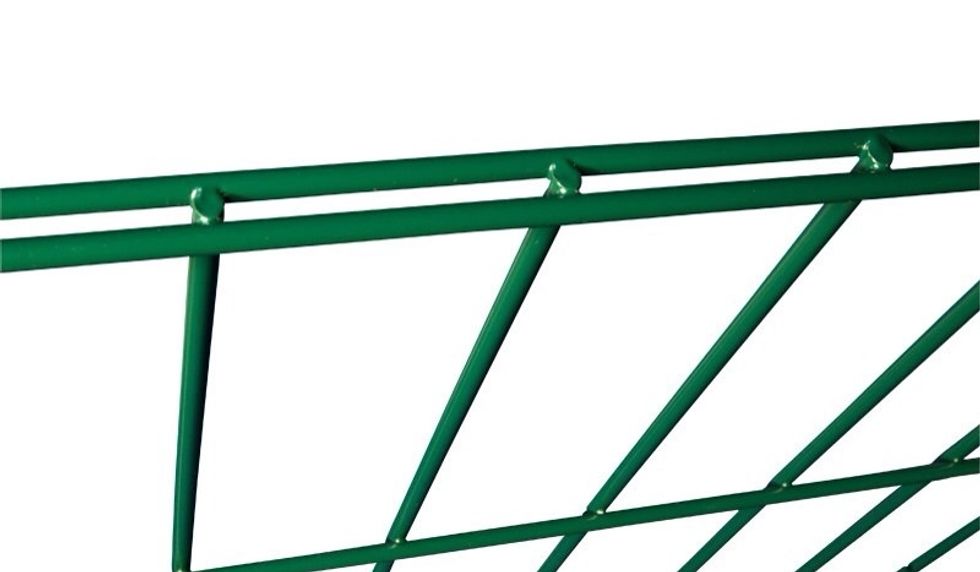 First of all, gather your supplies: Metal fence elements (as many as you need, they come in several widths and heights) ...