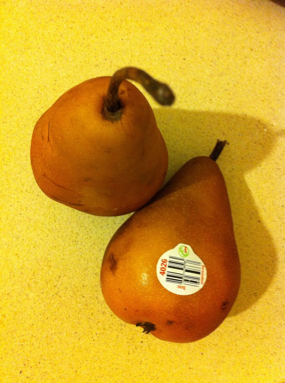 First peel the pears (leave them whole)
