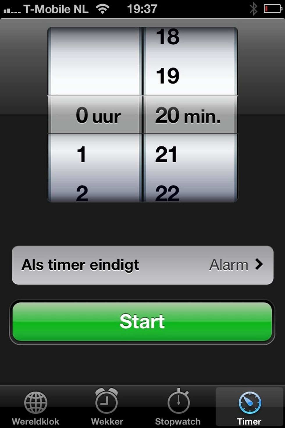 First place the tomatoes in the oven for 20 minutes in the middle of the oven.