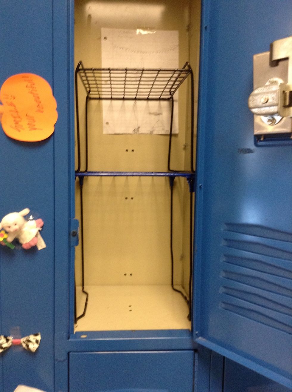 First, place ur locker shelves in!