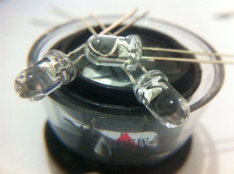 First, prepare LED light, count of led deppending of ring size will we make it. I use 22pcs LED light for O ring with diameter of 3cm