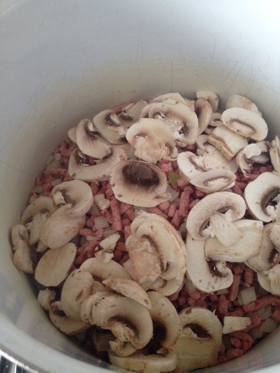 First start with browning mince and mushrooms optional