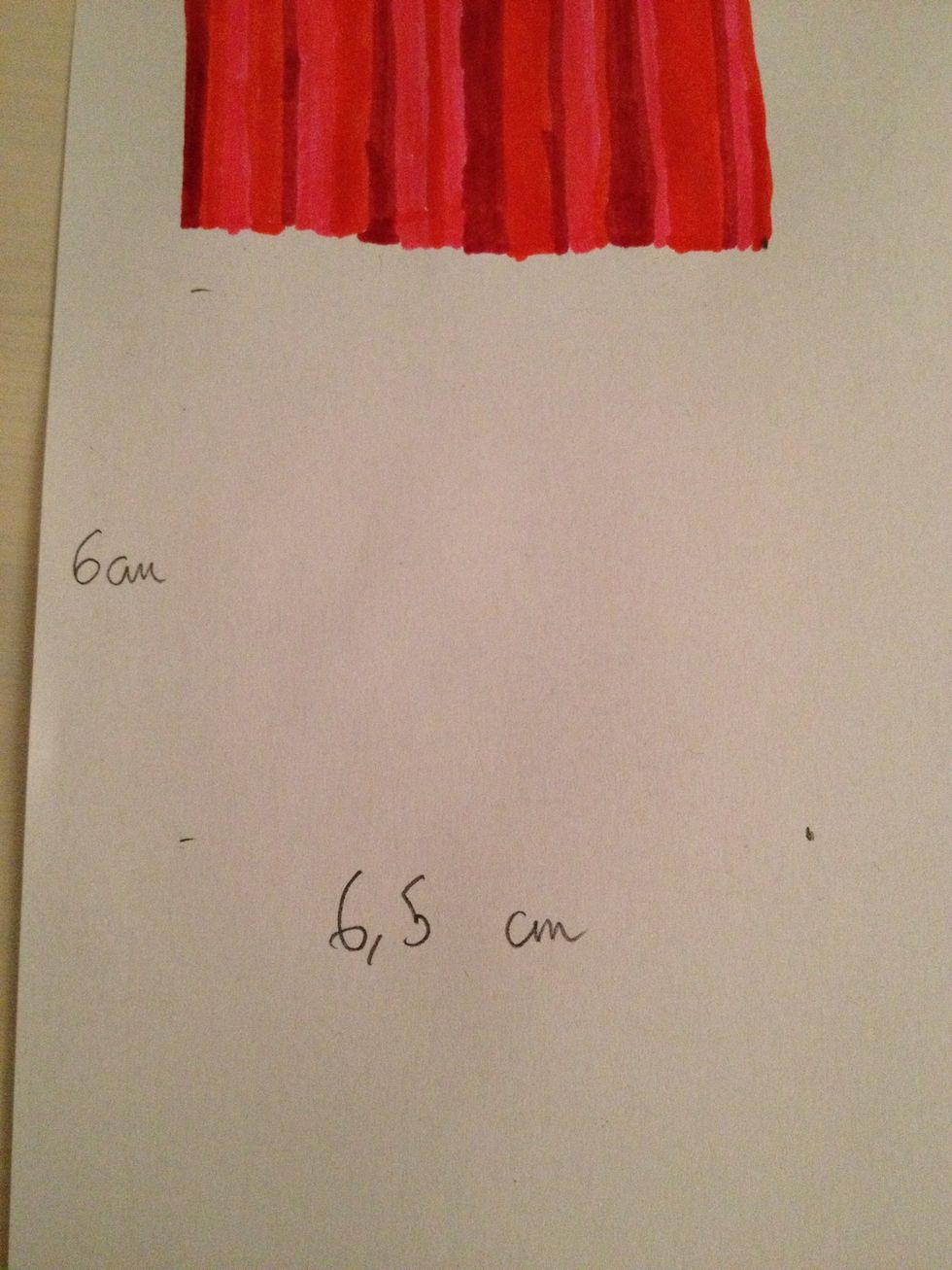 First step is to roughly mark how big you want your bookmark to be. I want mine to be about 6 - 6,5 centimeters.