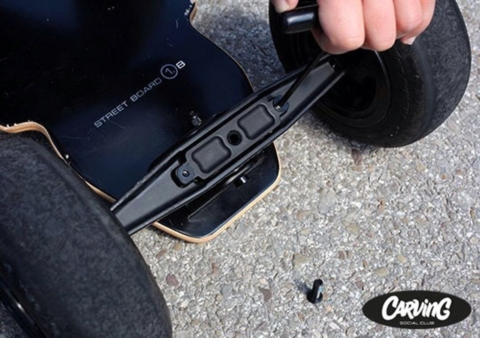 - First the center one. / - Primero el del medio.