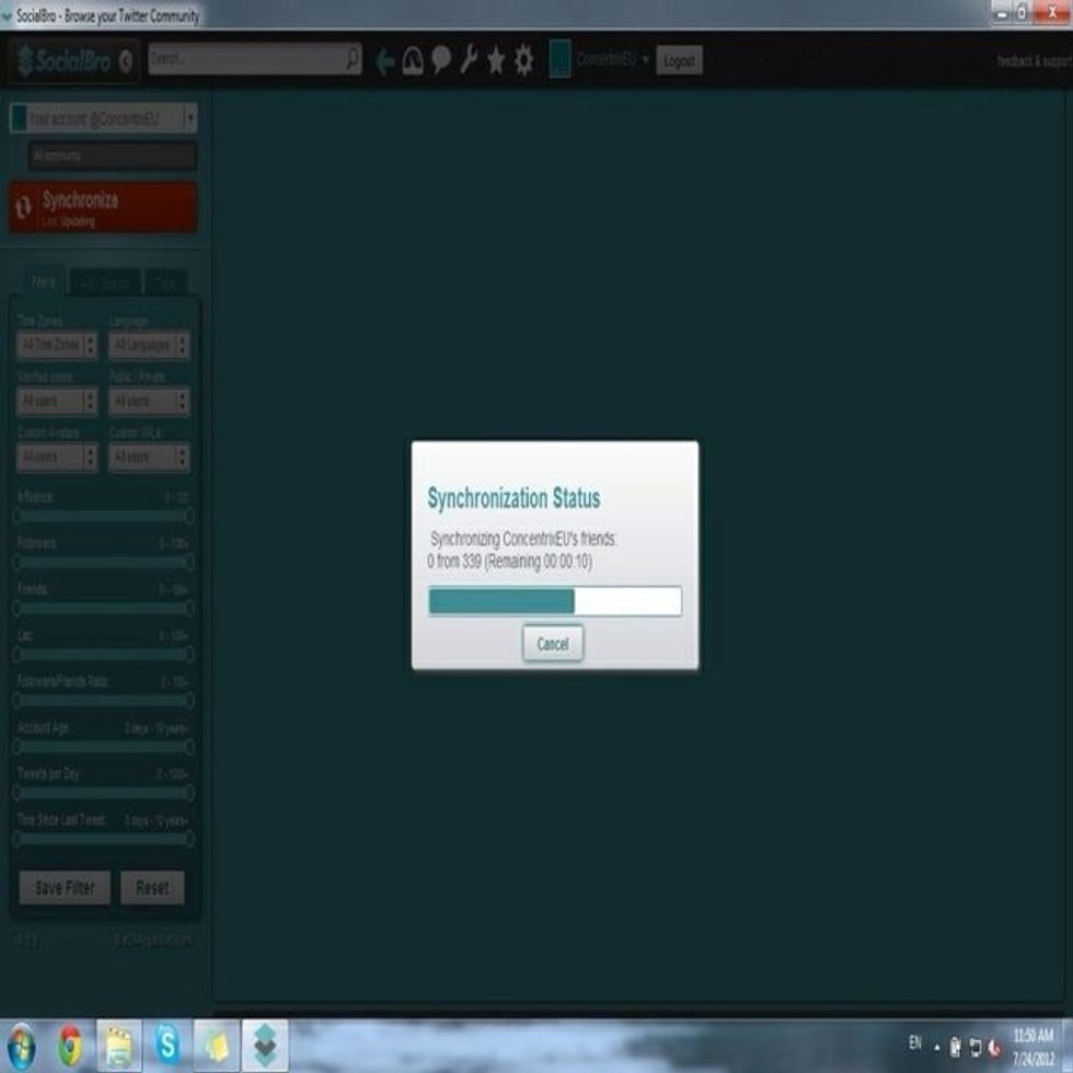 First thing you see when you open the application. This is SocialBro synchronizing with your twitter followers, tweets, followings, etc.