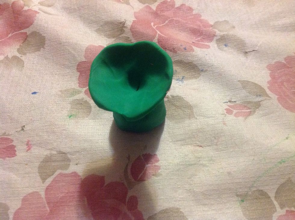 First to make a Lilly pad make a plate shape .