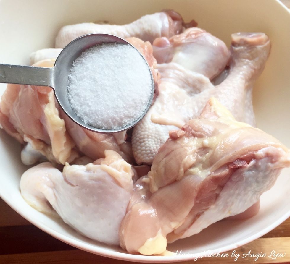 First wash chicken and cut into pieces. Chicken is normally cut into large pieces to allow for longer cooking and for the curry to dry out. Then season with salt and set aside.
