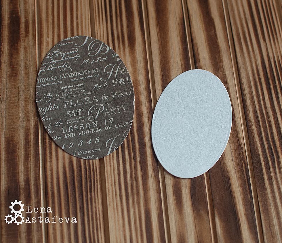 First we cut ovals of two sizes ( 10cm and 8cm, 6 pieces of each size). Ovals of smaller size is cut of watercolor paper.