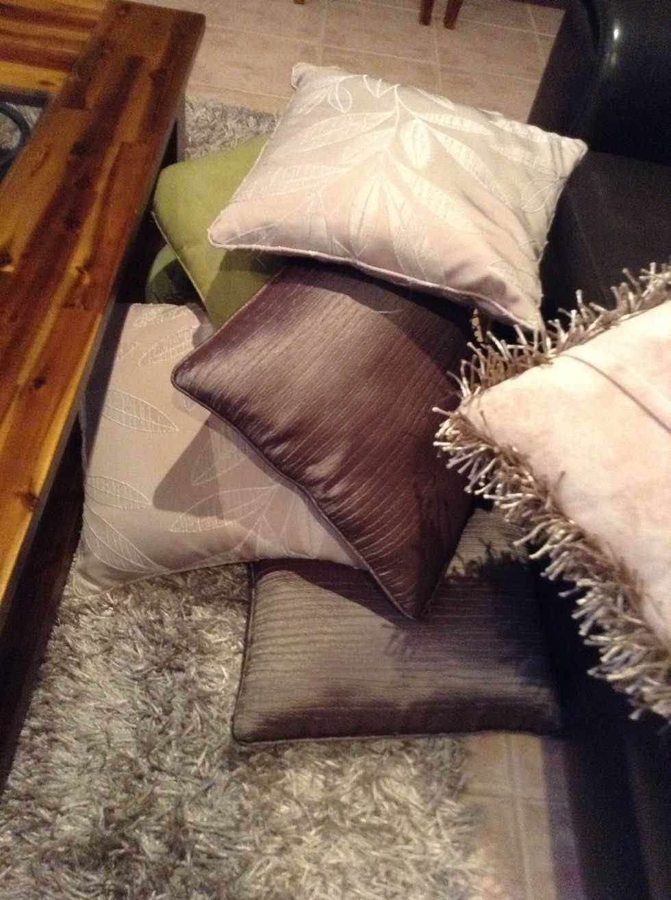 First you get your smallest pillows.