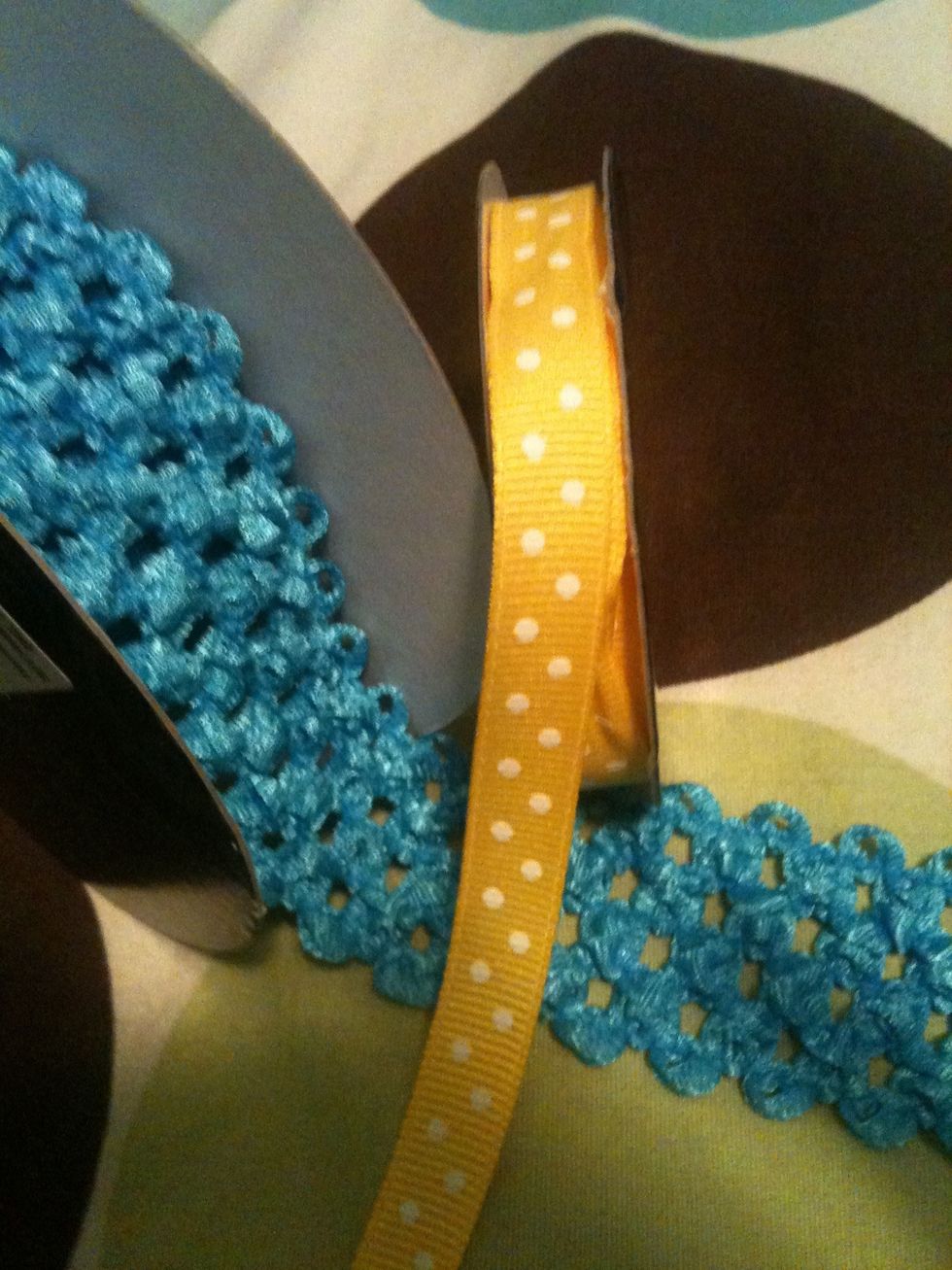First you need 1.5"x 2yds of headband material(blue) and 3/8x 15ft of thin ribbon(yellow)\uff1c------- your choice of color and size!:)