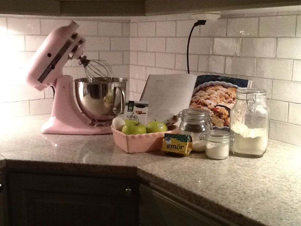 First you put on the oven on 200 degrees. Then you brings up all of the ingredients.