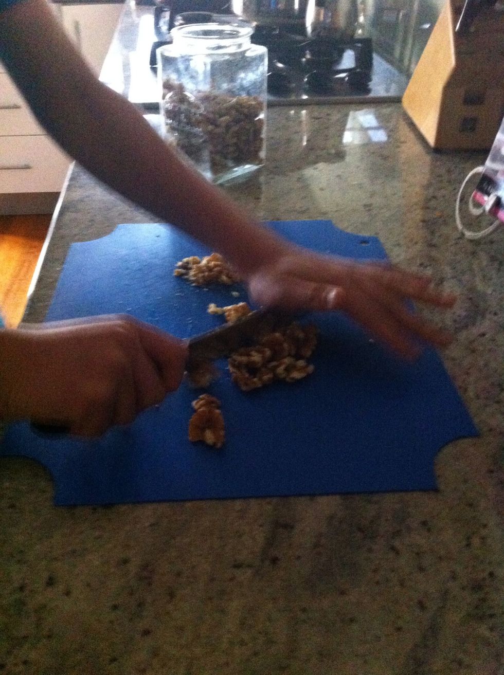 Firstly roughly chop the walnuts