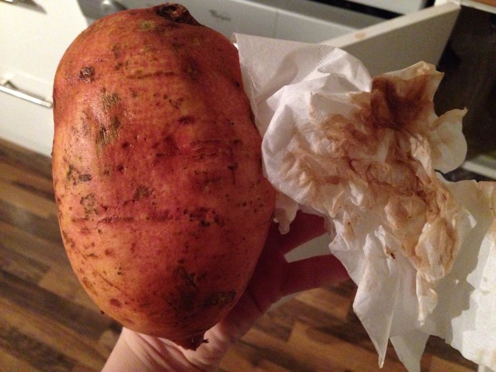 Firstly, wash the sweet potato. Scrub it using the rough side of a sponge/a scourer to remove all the dirt. Then dry to remove the water. As you can see, they're is a lot of hidden dirt!