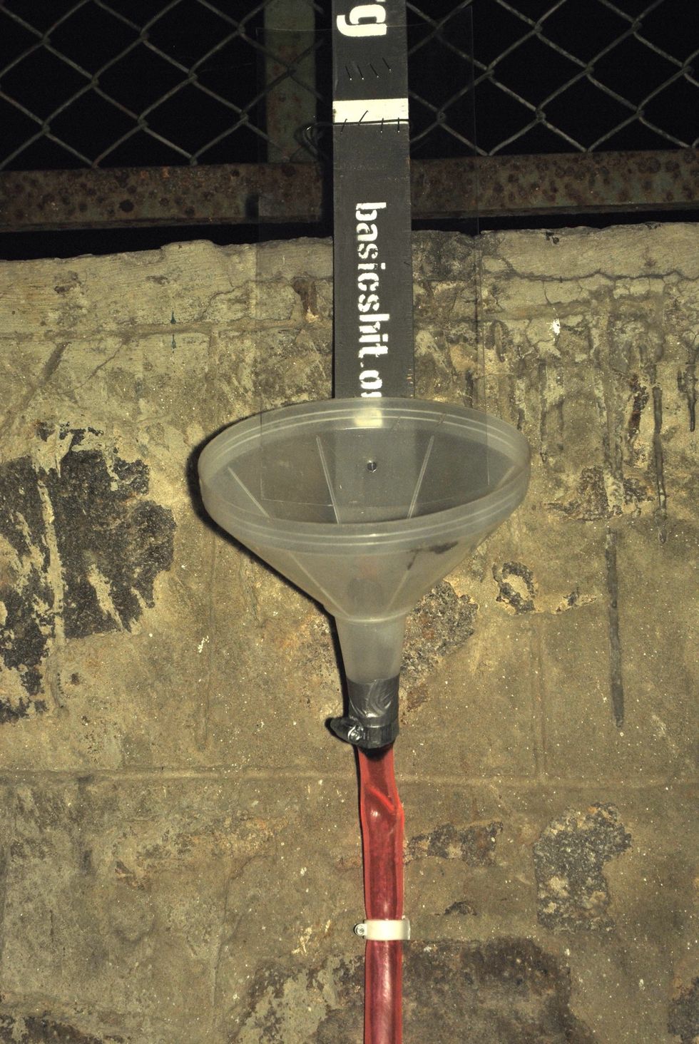 Fix pipe to the wall