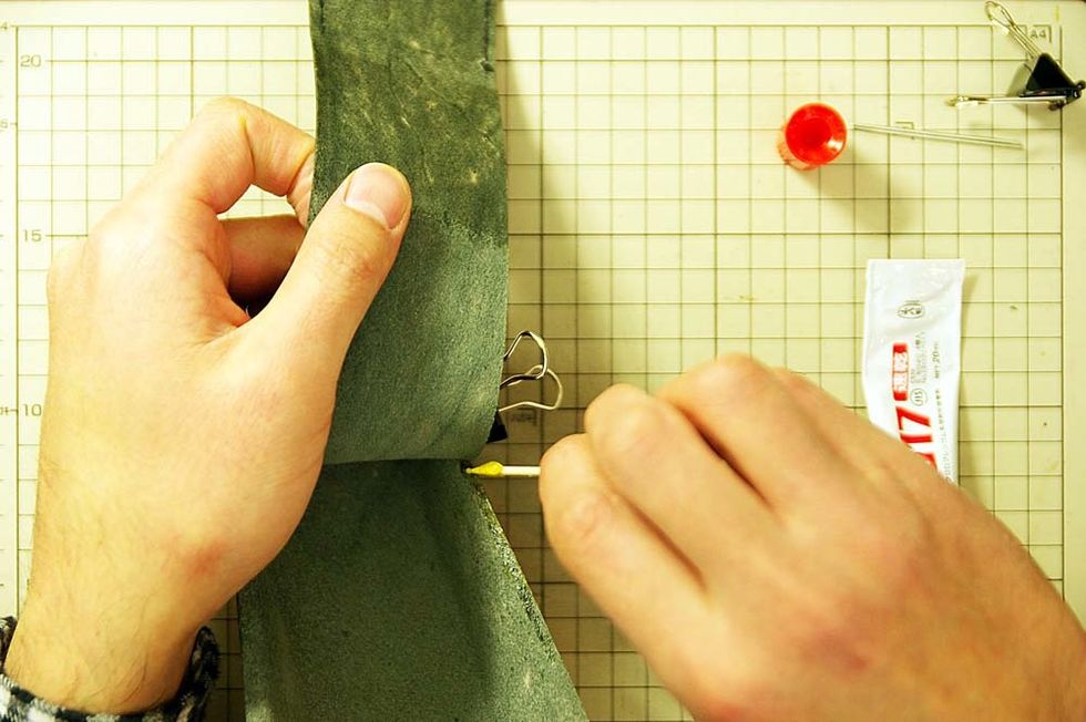 Fix the leather with clips.