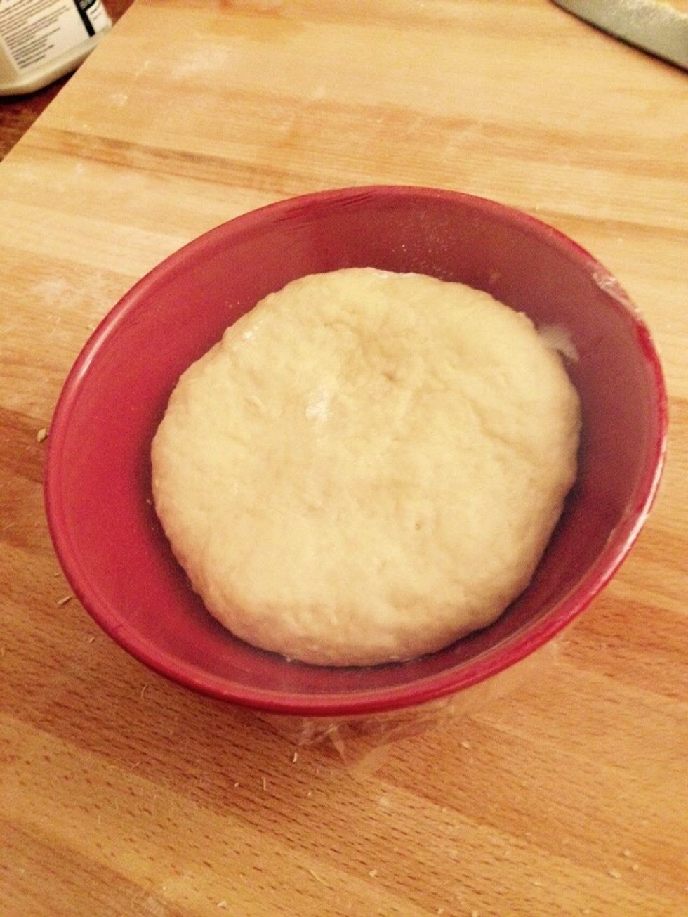 Flatten the dough ball lightly and place in a bowl coated with flour. Cover it with film and place in the fridge overnight.