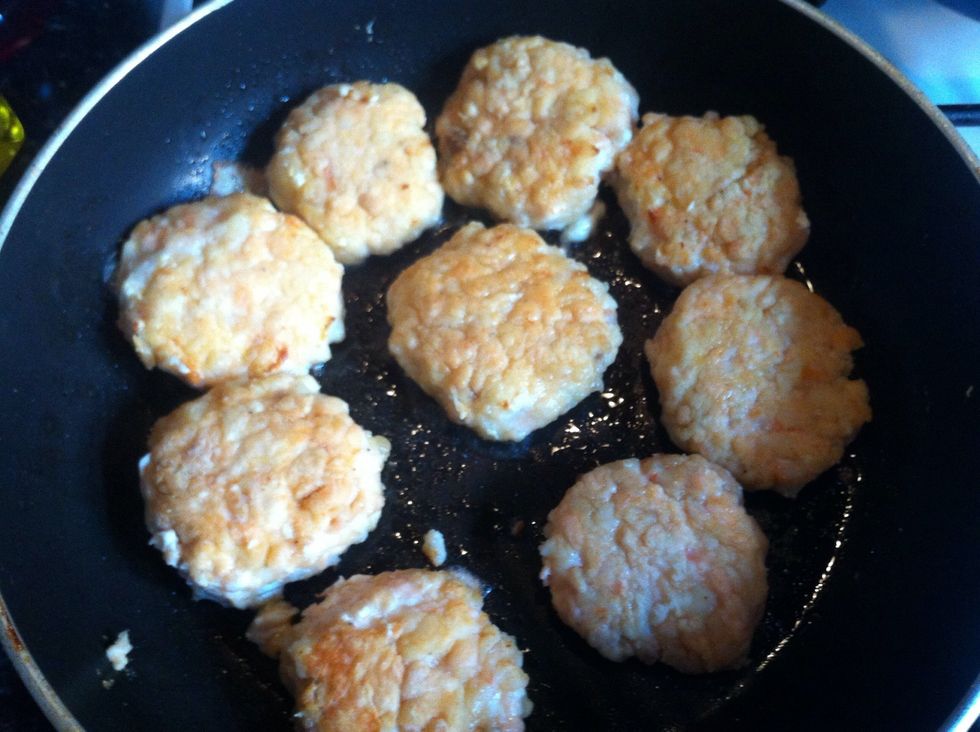 Flip over again once the bottom has begun to cook. Keep cooking for another 5 minutes, flipping occasionally.