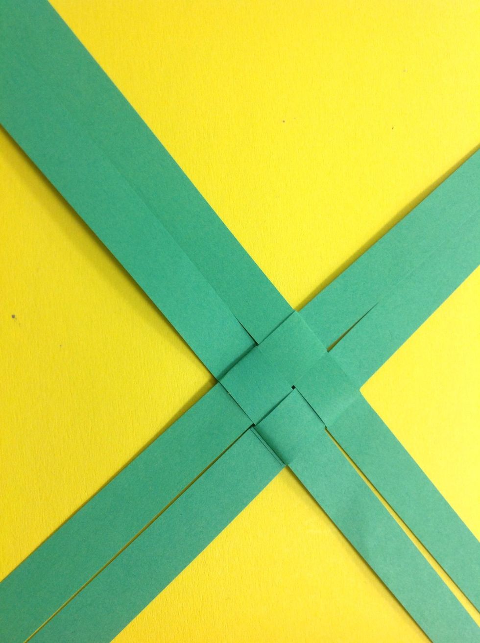 Flip the entire thing over and repeat the box weave. This is how it looks when you use all one color. See steps 6-10 for help! Except that instead of being the top strip it will be the bottom strip...